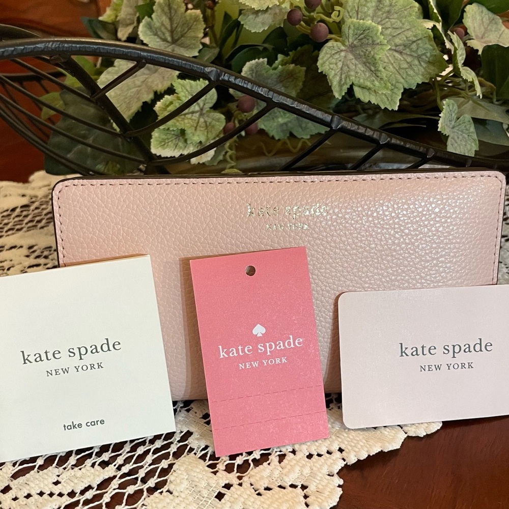 NWT Kate Spade Large Slim Eva Wallet 🌟Excellent Condition!
